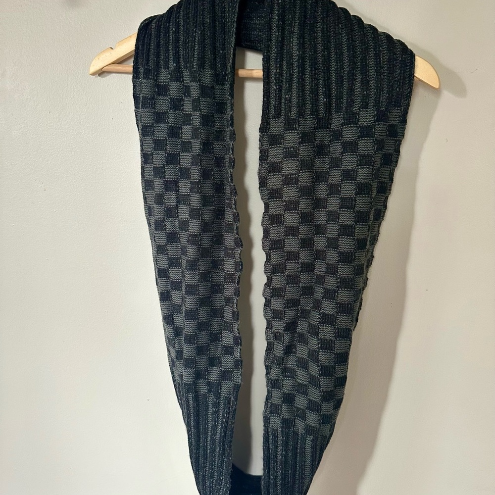 Black and Gray Checkered Knit Scarf